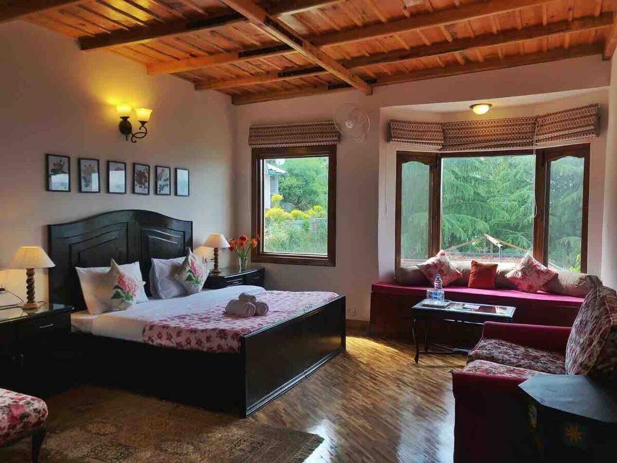 7BHK Beautiful villa with Amazing View - Tap to explore photos