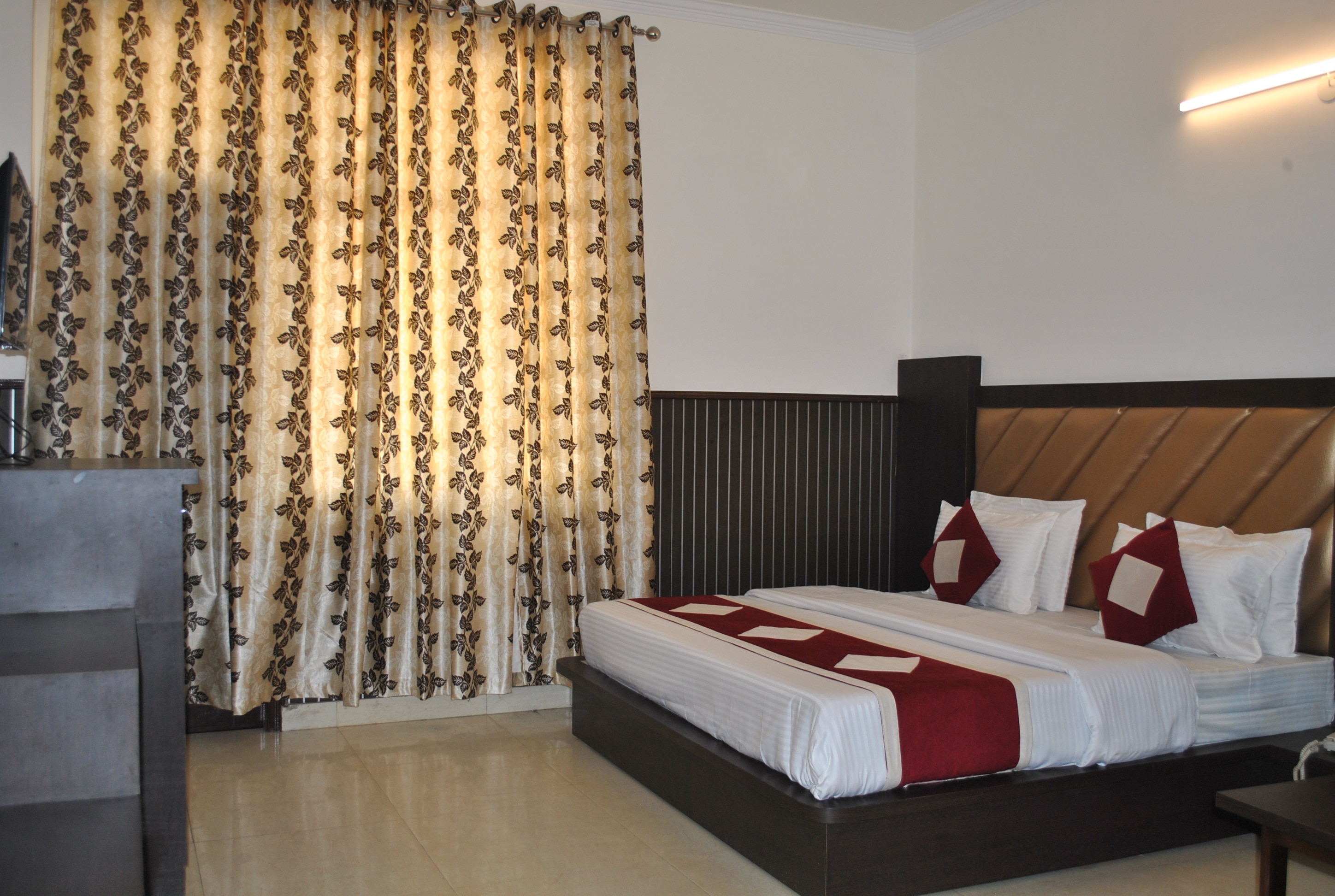 Hotel Malabar Inn - Tap to explore photos