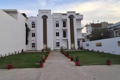Hotel Yamuna Palace, Lucknow