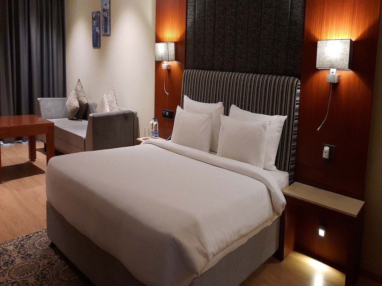 Hotel Babylon Capital 𝗕𝗢𝗢𝗞 Raipur, Chhattisgarh Hotel