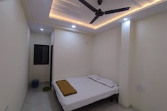 Sagar Executive Lodge, Akkalkot