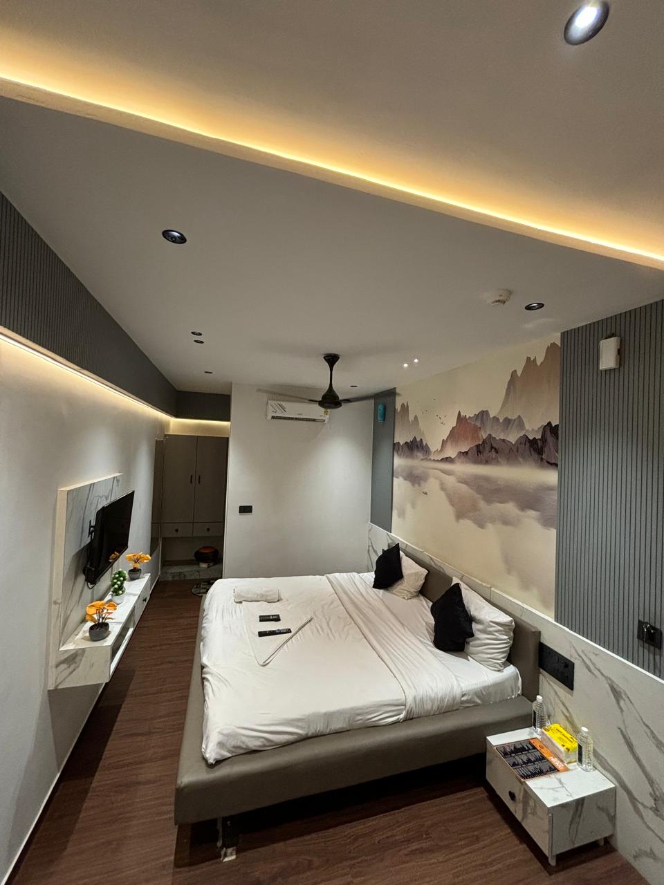v love hotel surat - Tap to explore photos