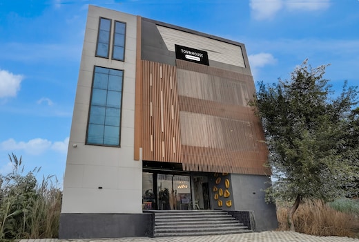 Super Townhouse Subharti University Meerut Formerly Hotel Celebration