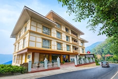 Yashshree Sikkim Blossom, Phadamchen