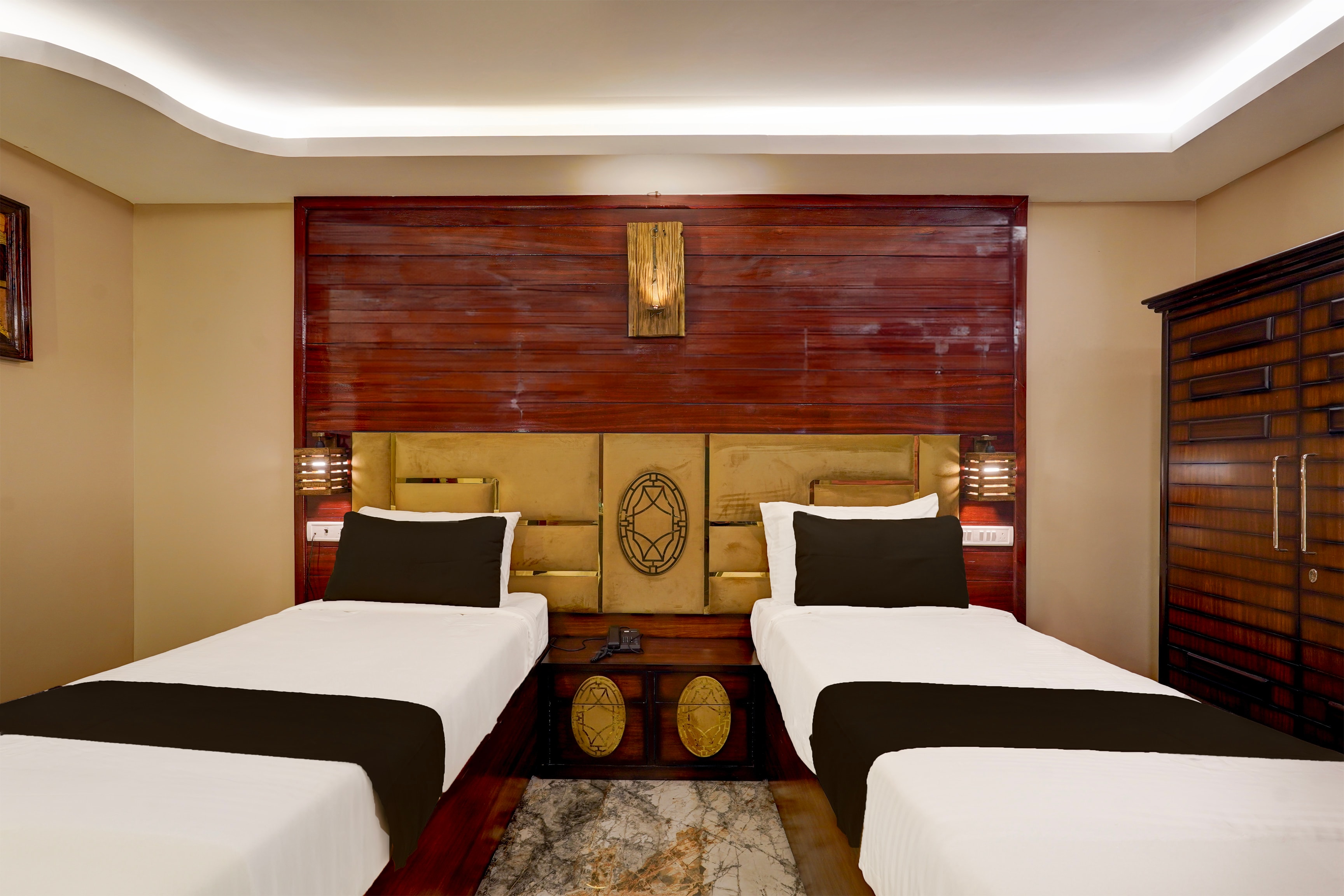 Super Townhouse NK Vivanta Luxury Rooms - Tap to explore photos