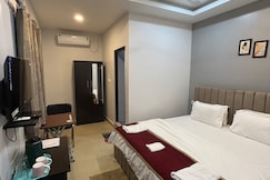 S.B LODGE, Banekuchi