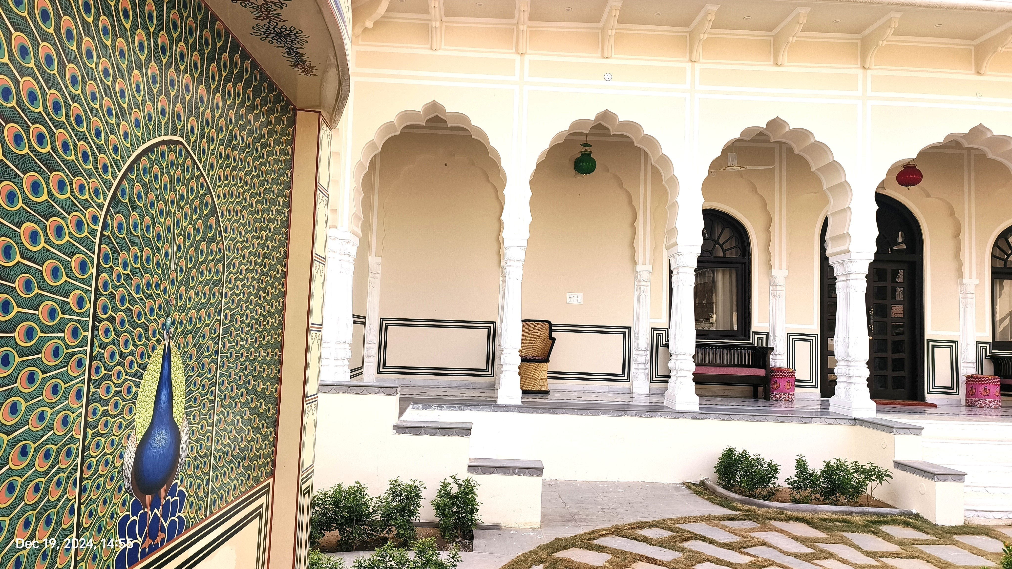 Hotel Mandawa Vilas - Tap to explore photos