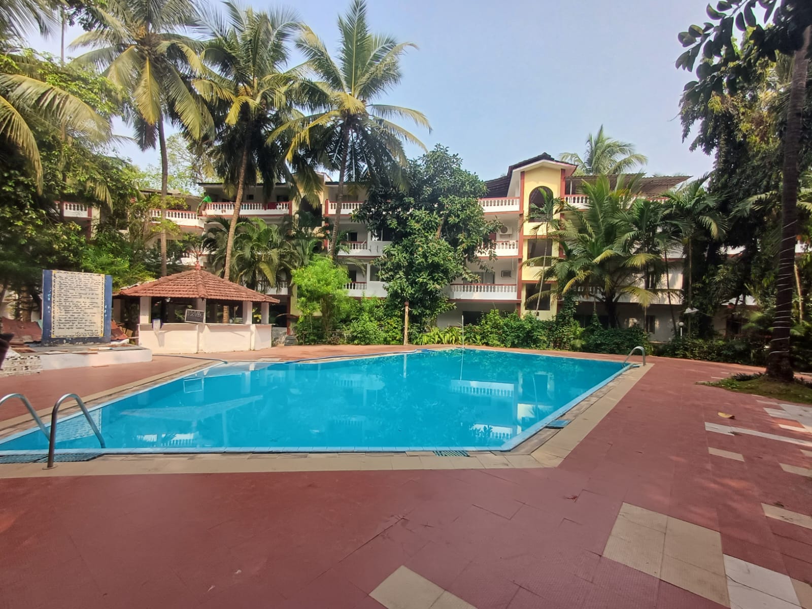 Tropical Dream 1 BHK Penthouse Apartment - Tap to explore photos