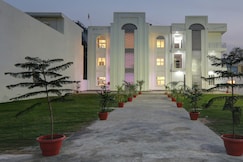 Super Collection O Yamuna Palace Near Gomti Riverfront Park, Lucknow