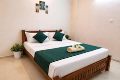 Sri Krishna Sannidhi Inn - 100m from Guruvayur Temple, Guruvayur
