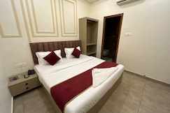 Sri Madhav-Affordable AC rooms-Near Sankat Mochan, Varanasi