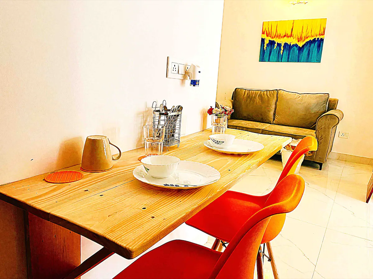 3 Surinder Serviced Studio Apartment. Near Airport: Vasant Kunj - Tap to explore photos