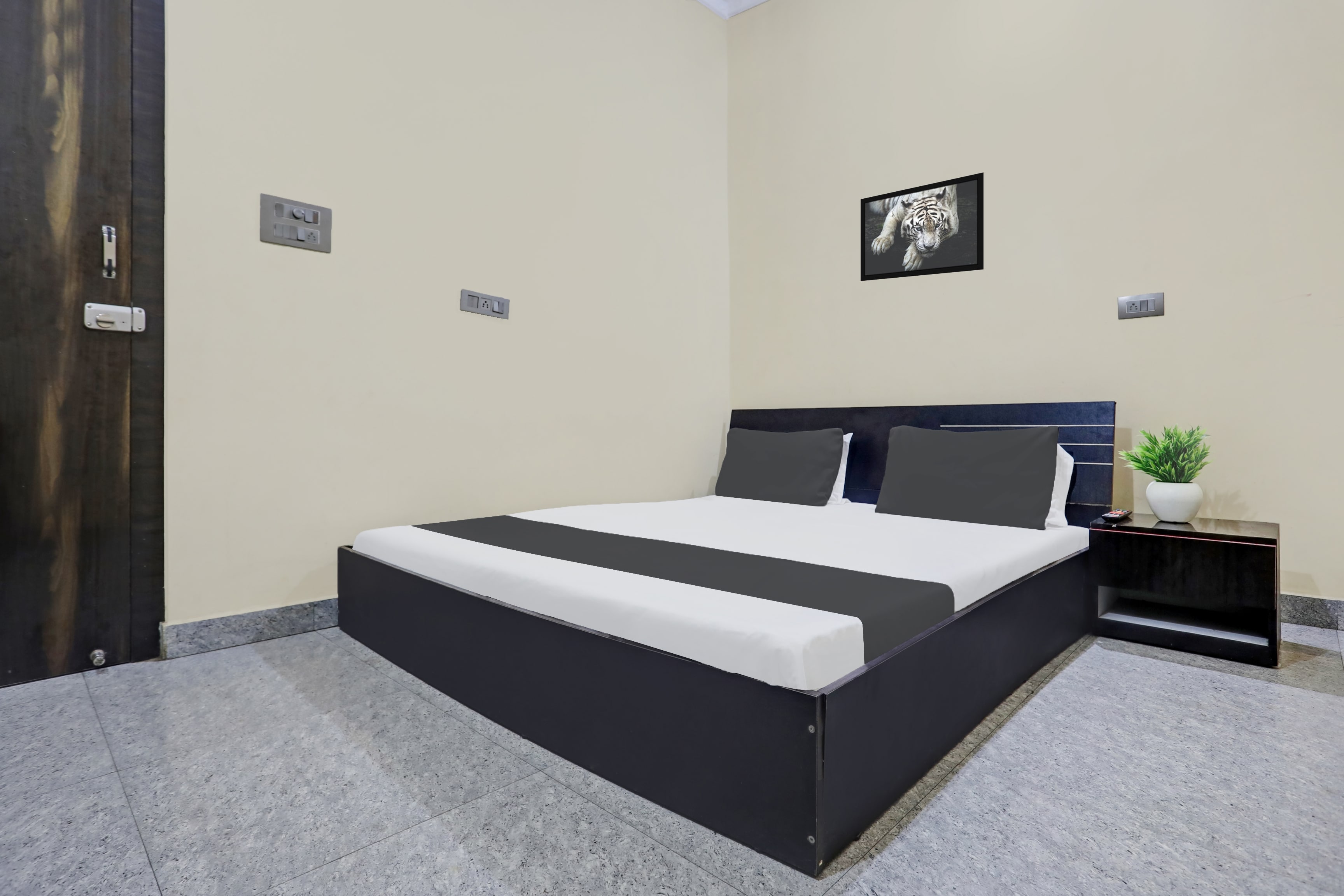 Hotel O Mayur Residency Inn - Tap to explore photos