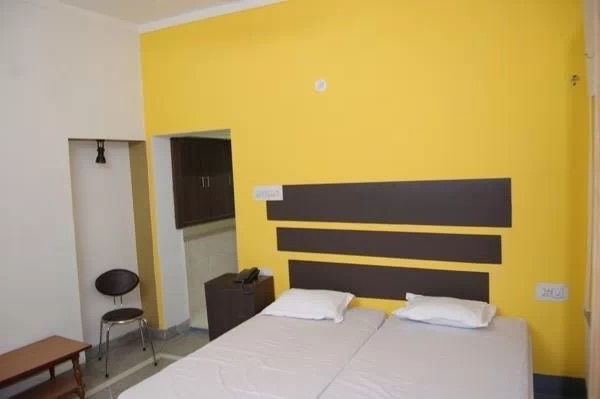 Polo Inn Guest House - Tap to explore photos