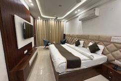 The Royal Oakes 2BHK Terrace Apt with Kitchent, Delhi