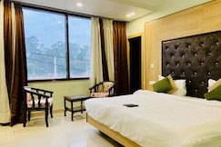 Hotel November @ 1min from Zirakpur bus stand, Zirakpur