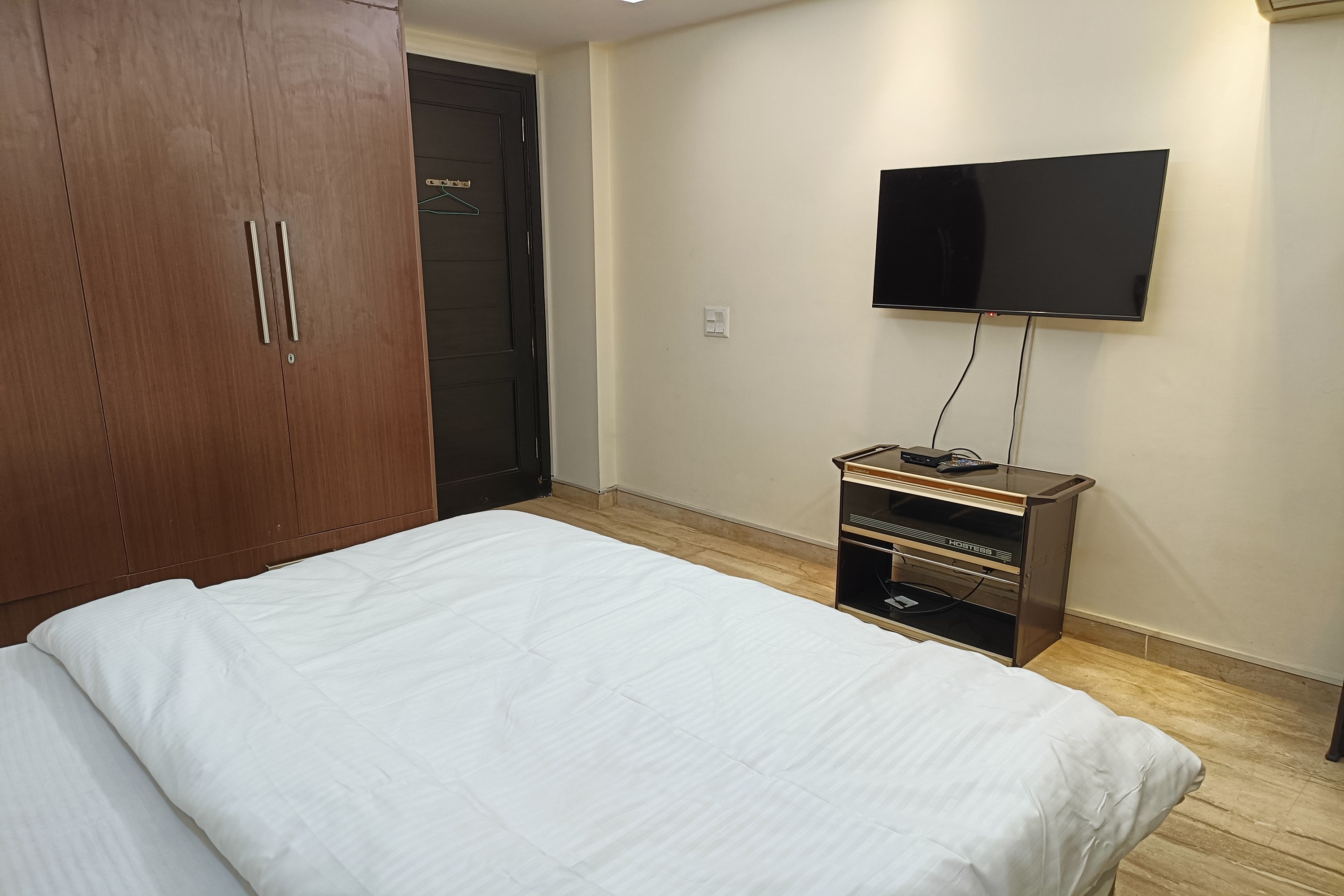 Greenleaf Apartment and Suites Greater Kailash 1 - Tap to explore photos