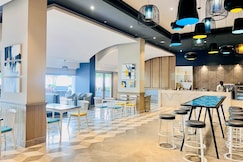 Black ocean stay, Lucknow