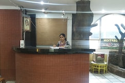 Hotel Charan, Etah