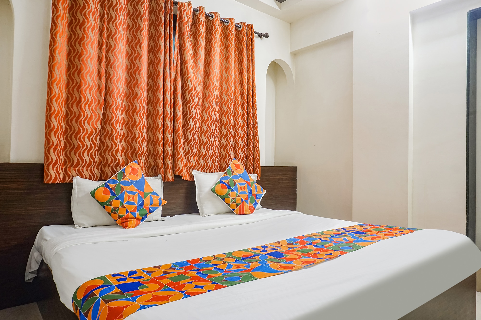 FabHotel Royal Samrat - Ram Manohar Lohiya - Tap to explore photos