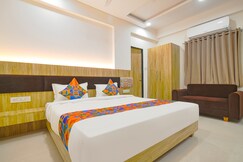 FabHotel Suraj Kunj, Sanwer