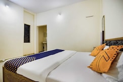 Hotel O Pathak Guest House, Kalmeshwar