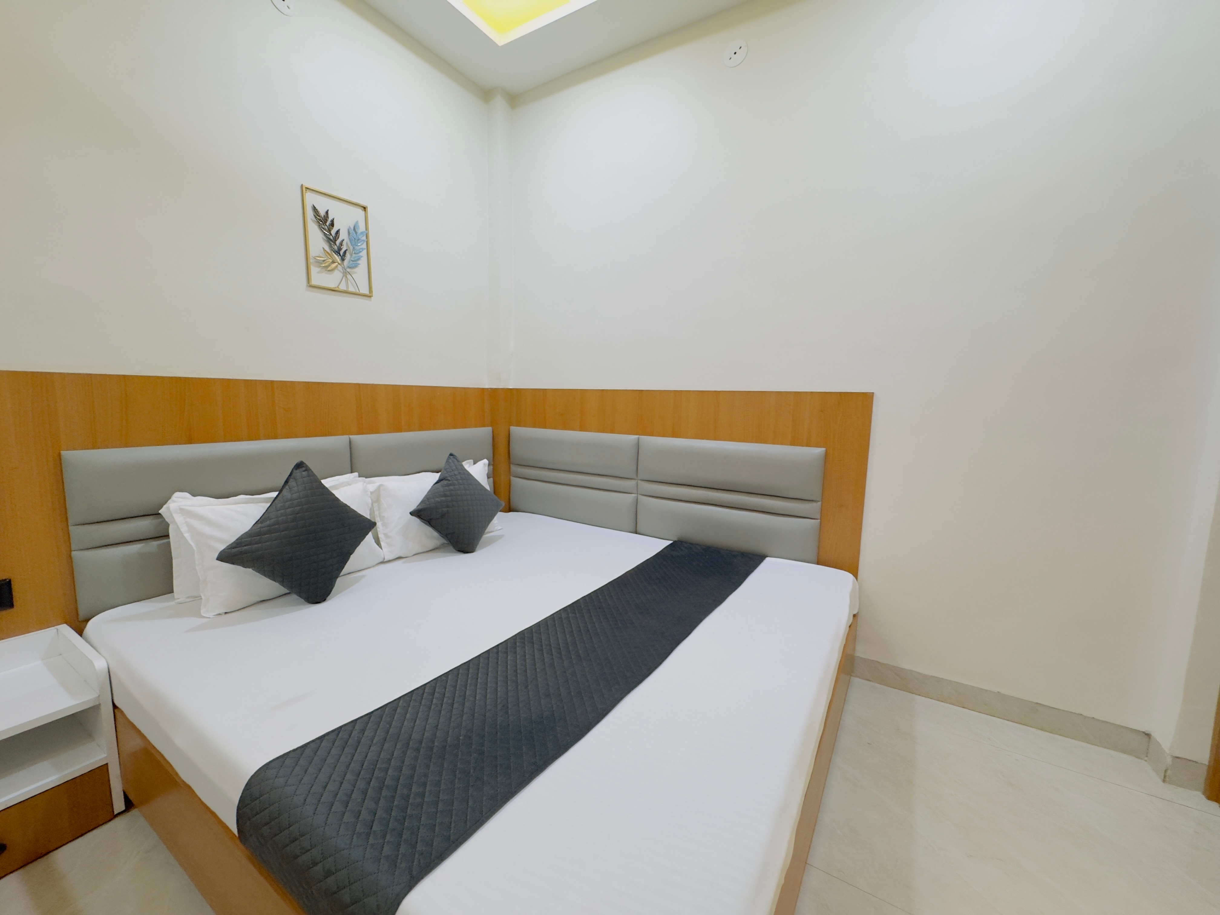 Hotel Sharda Inn - Tap to explore photos