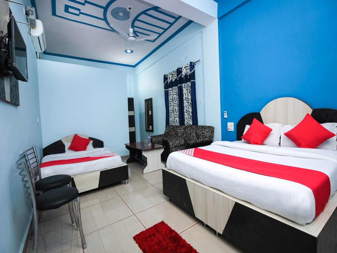 RAJAT HOTEL - Tap to explore photos