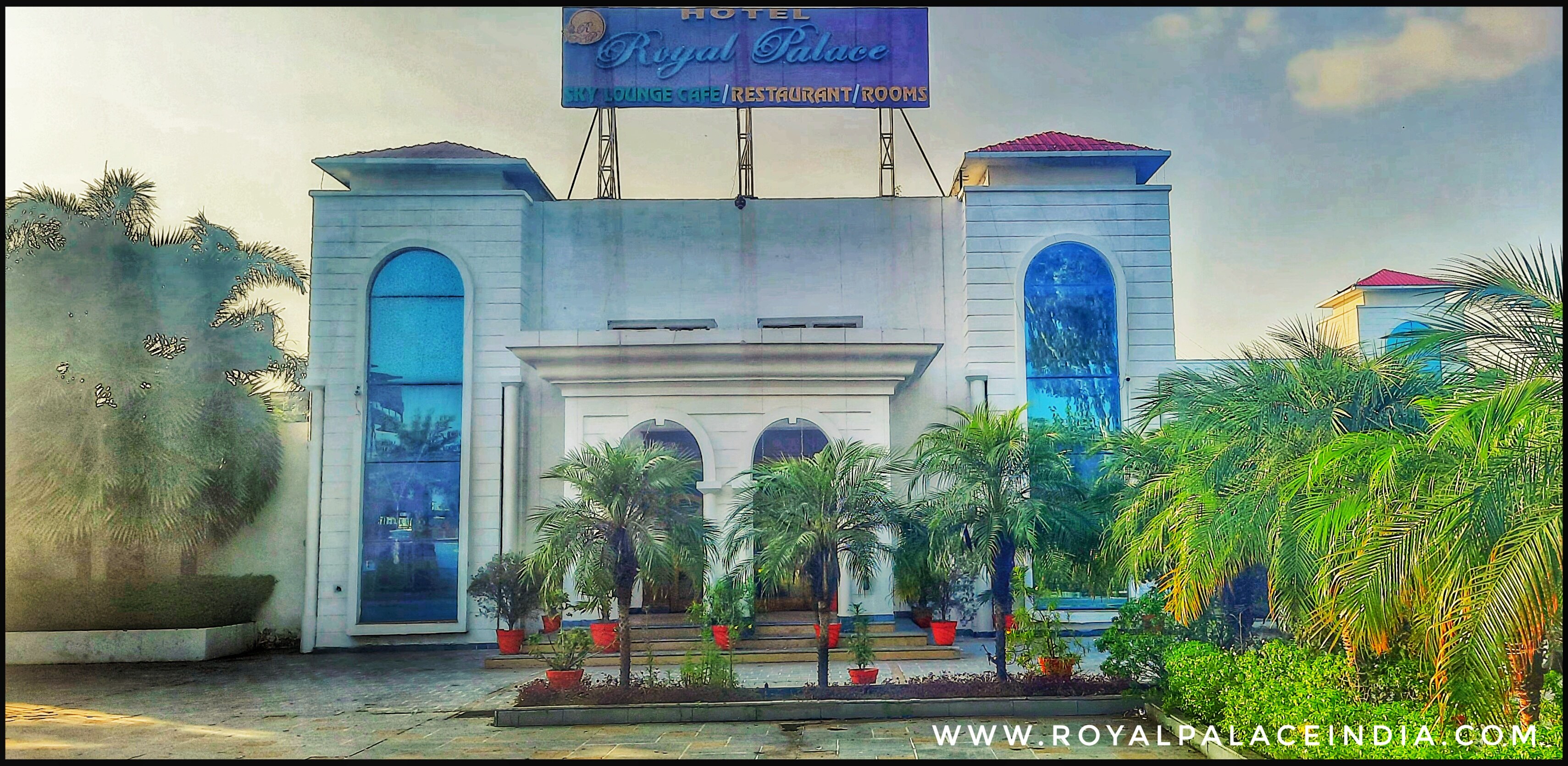 HOTEL ROYAL PALACE - Tap to explore photos