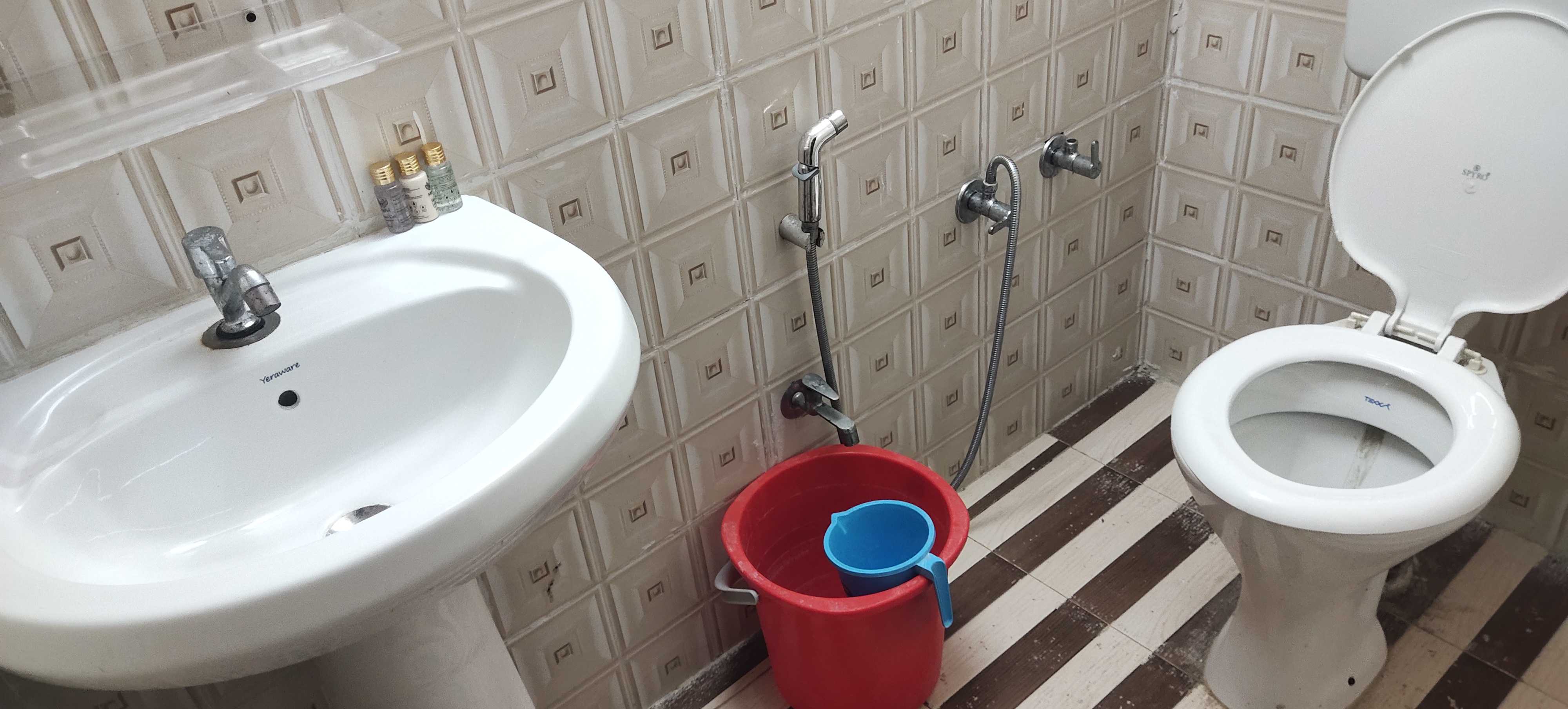 Hotel O Home Siya Bihari Guest House. - Tap to explore photos