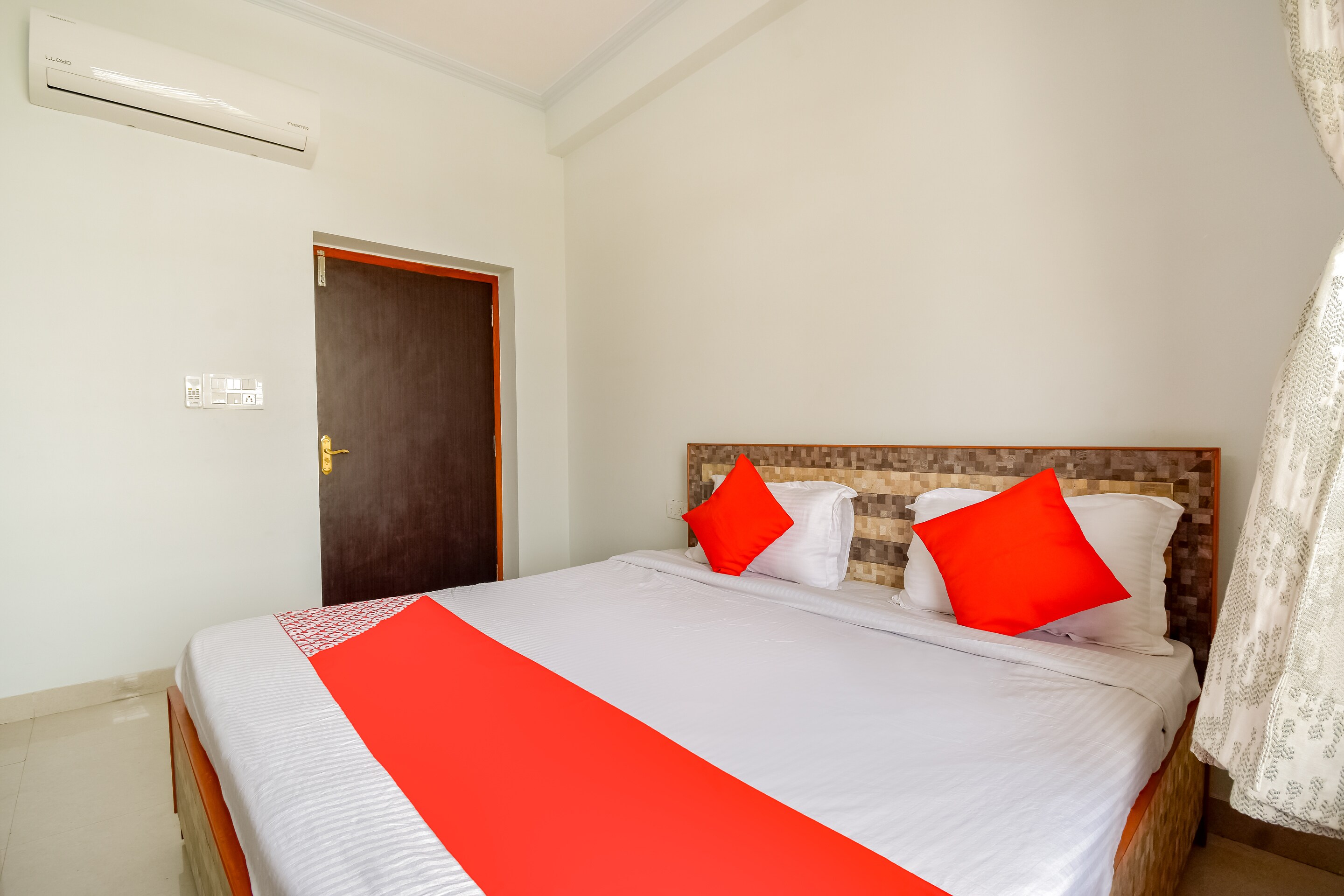 Hotel O Kusum Lodge - Tap to explore photos