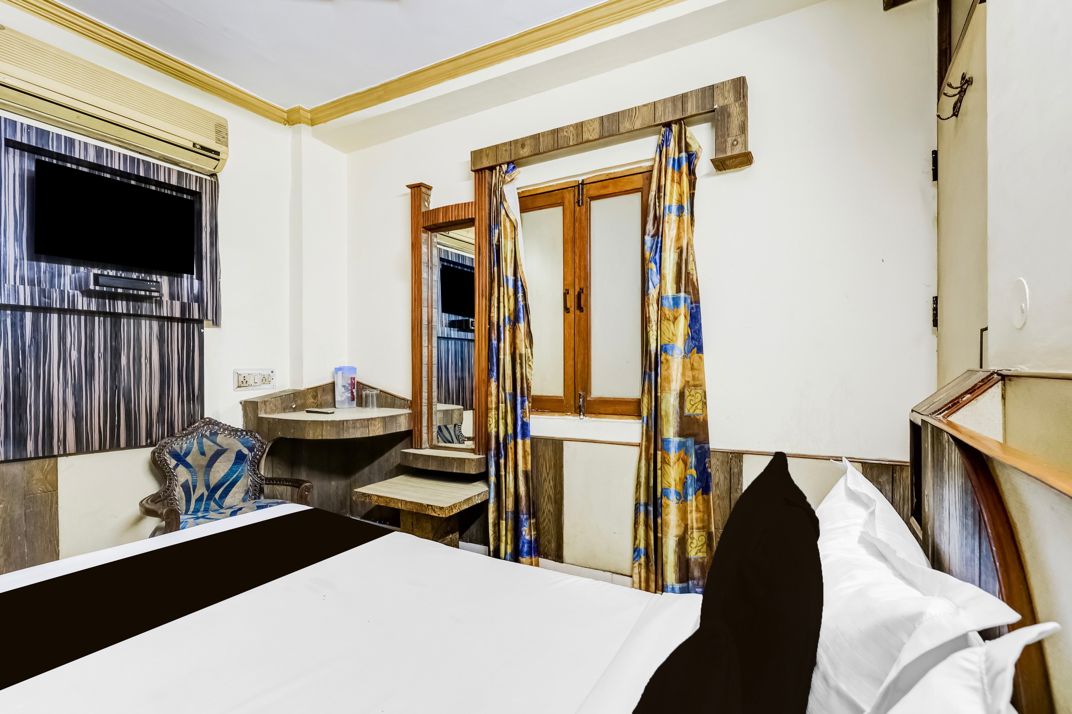 SPOT ON Hotel Ricky Deluxe - Tap to explore photos