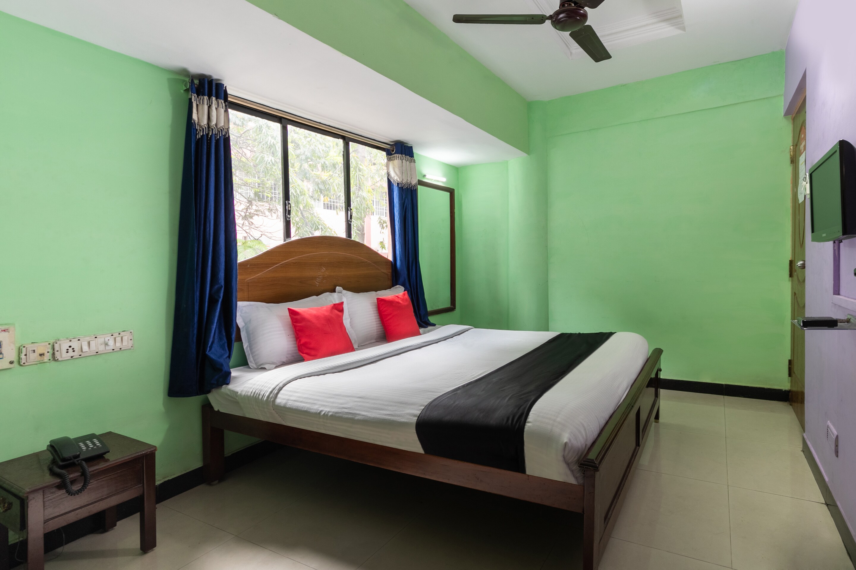 MADURAI GRAND METRO INN - Tap to explore photos