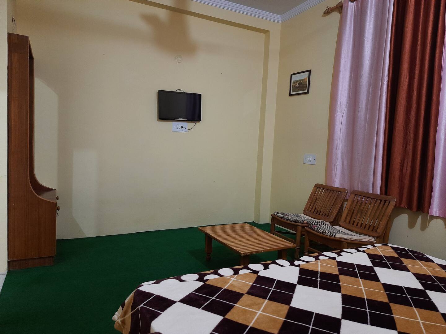 Naggar Sojourn B&B - Tap to explore photos