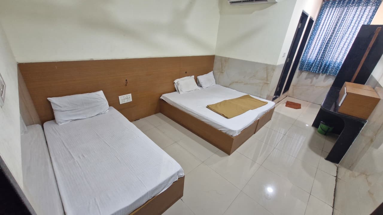 Deluxe Triple Bed AC 1
