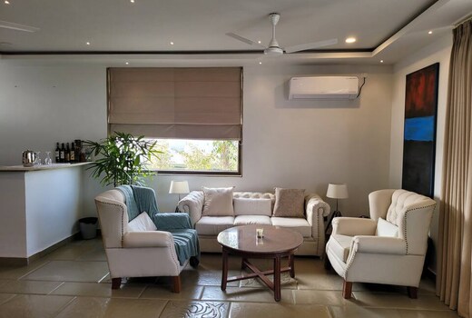 Magnolias Terrace Suite