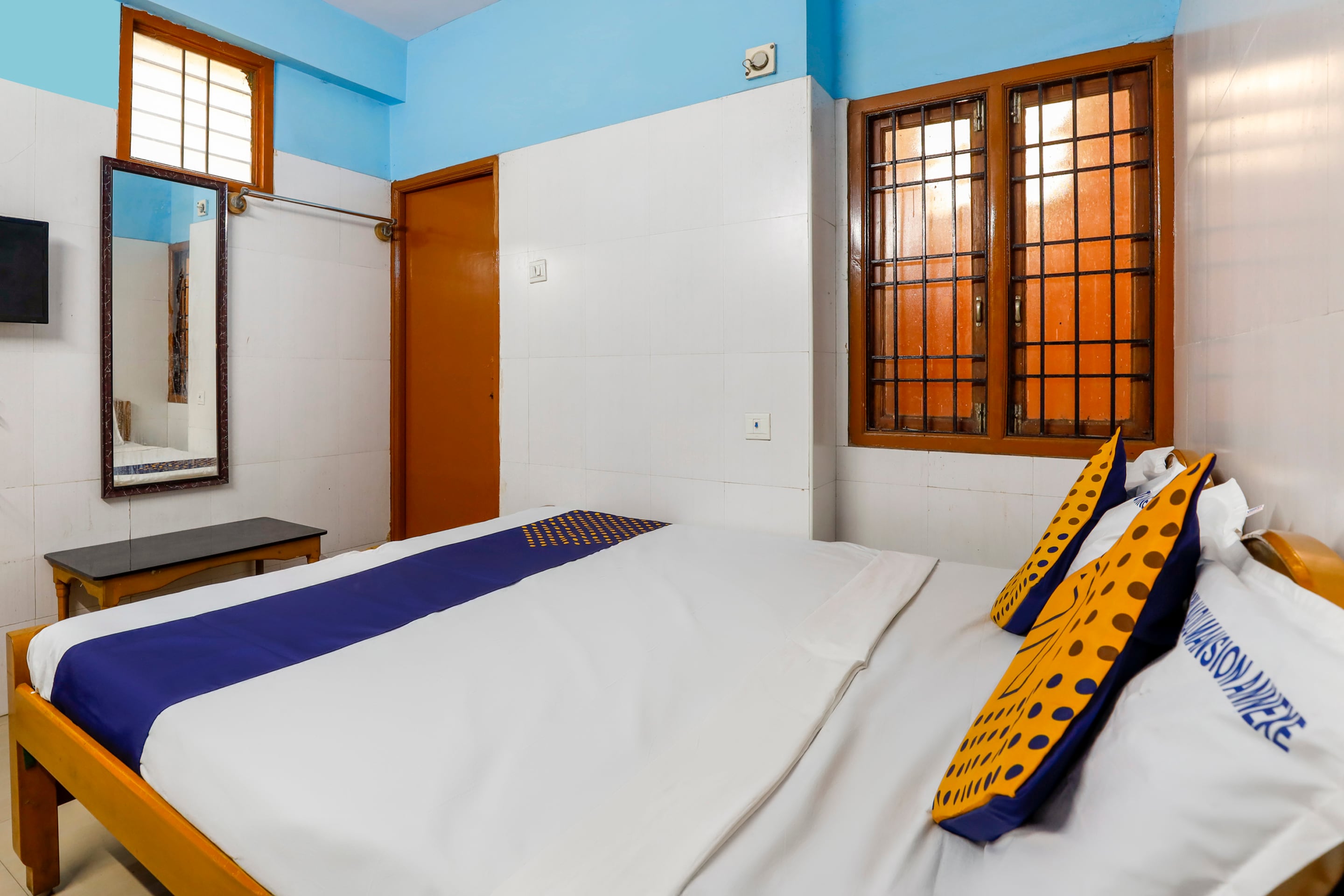 SPOT ON Grand Residency Near Marina Beach - Tap to explore photos
