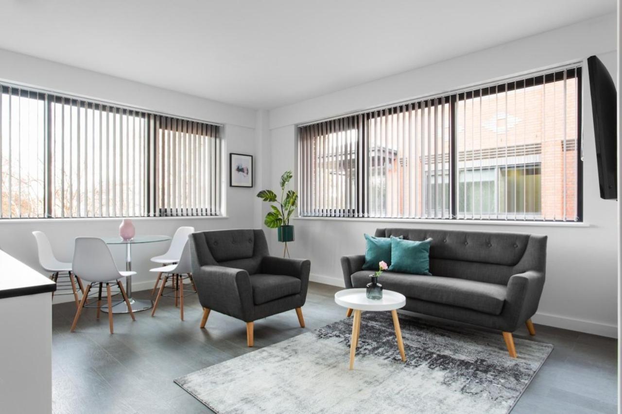 Abbot House Studio Viridian Apartment - Tap to explore photos