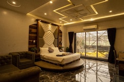 HOTEL GRAND SAROVAR, Kannad