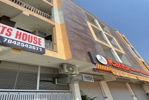 Capital O Kanha Guest House