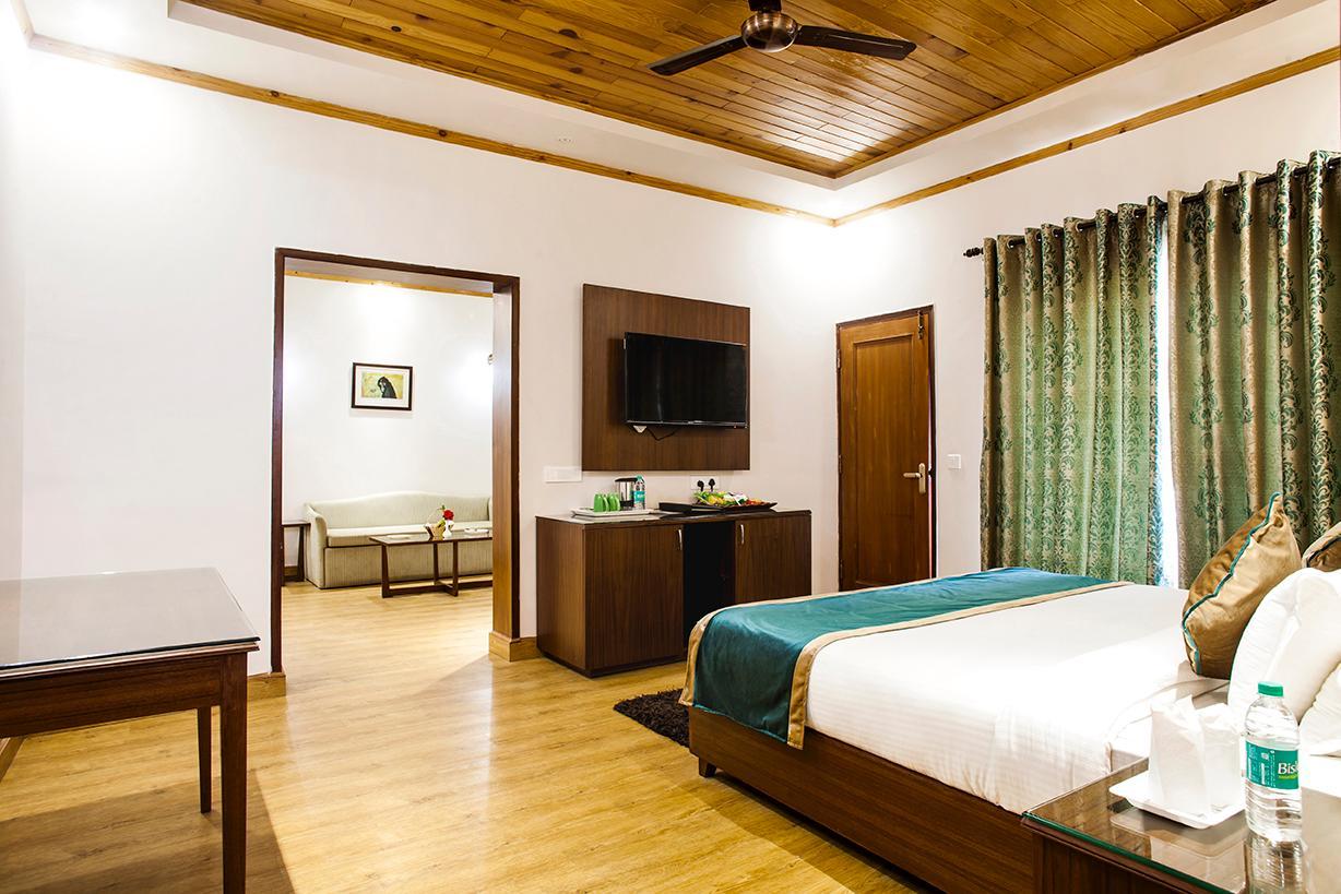 Foxoso Misty Oaks Resort Near Kainchi Dham 8 Kms. - Tap to explore photos