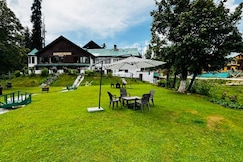 Pine Palace Resort