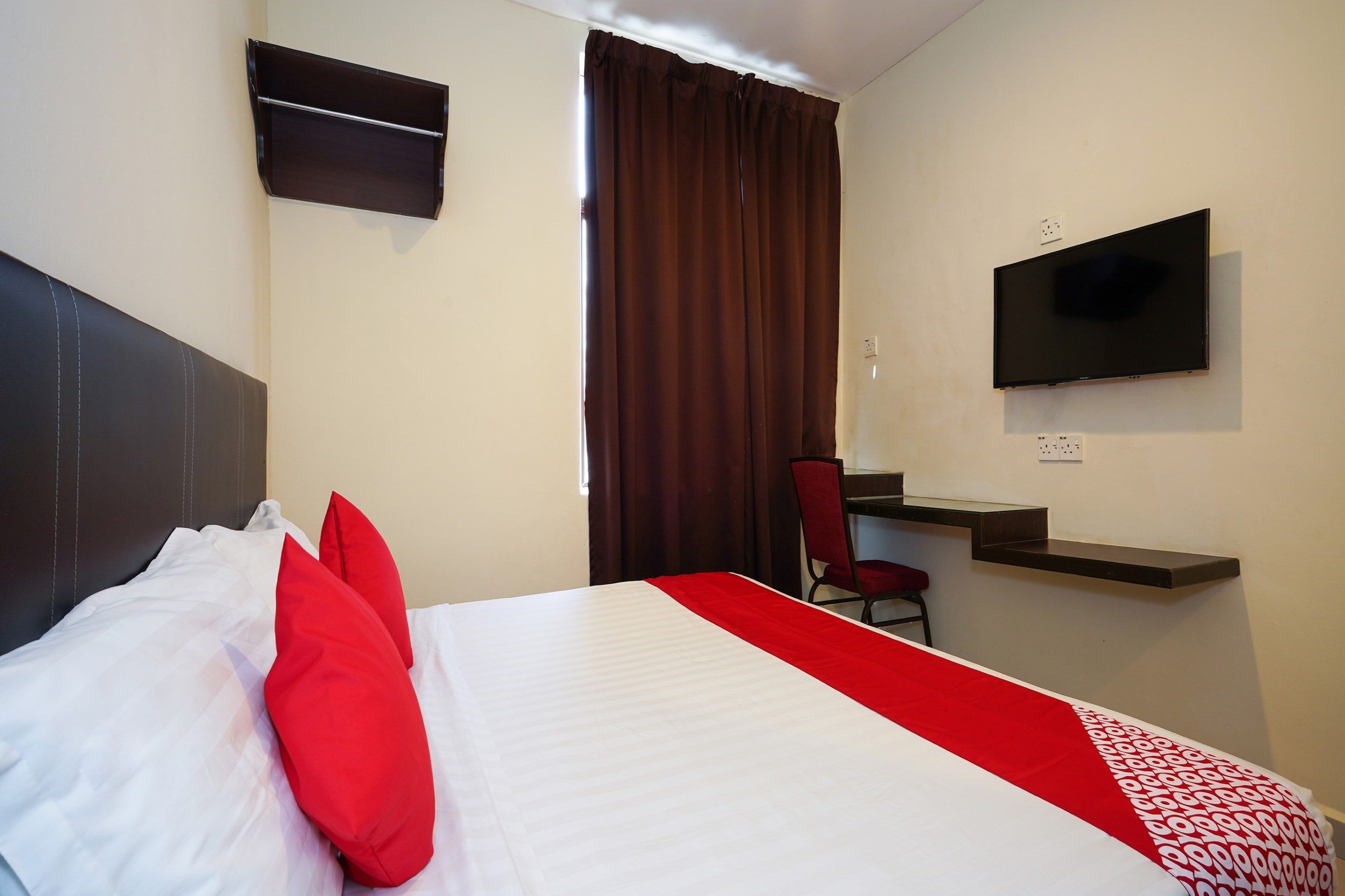 Hotel O Jj Hotel Sitiawan - Tap to explore photos