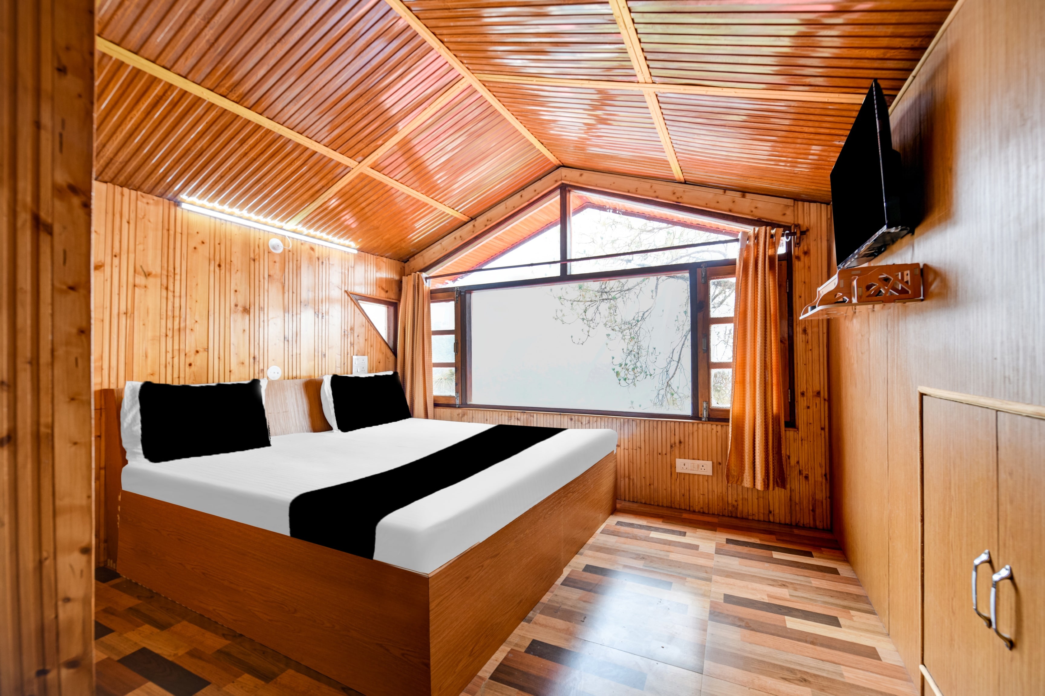 Super Hotel O Kanlog Near ISBT Shimla Formerly Pine View Homestay - Tap to explore photos