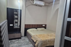 Morpankh Guest House |150 Mtrs from Railway Station, Reengus