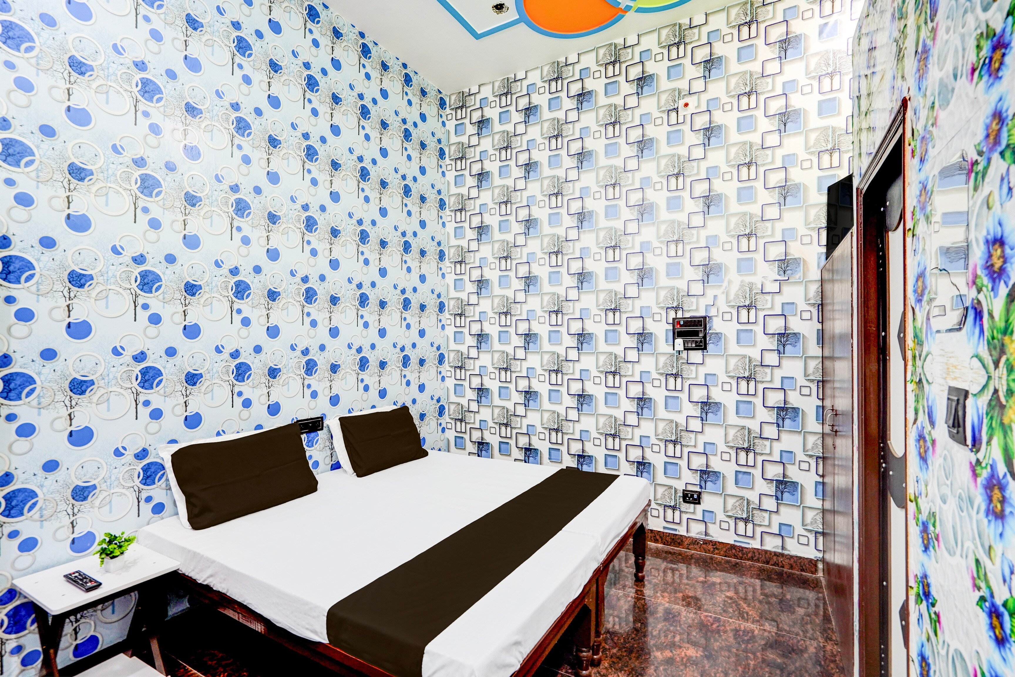 Hotel O Balaji Premium CO- Living - Tap to explore photos