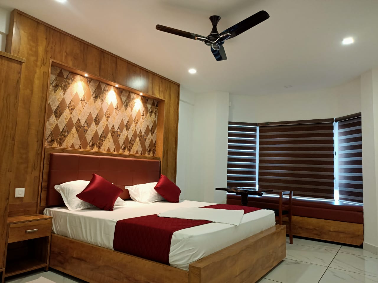 Mayo Suites 𝗕𝗢𝗢𝗞 Palakkad Lodge 𝘄𝗶𝘁𝗵 ₹𝟬 𝗣𝗔𝗬𝗠𝗘𝗡𝗧