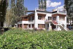 Shengoor Homestay | Rooms & Kitchen, Leh
