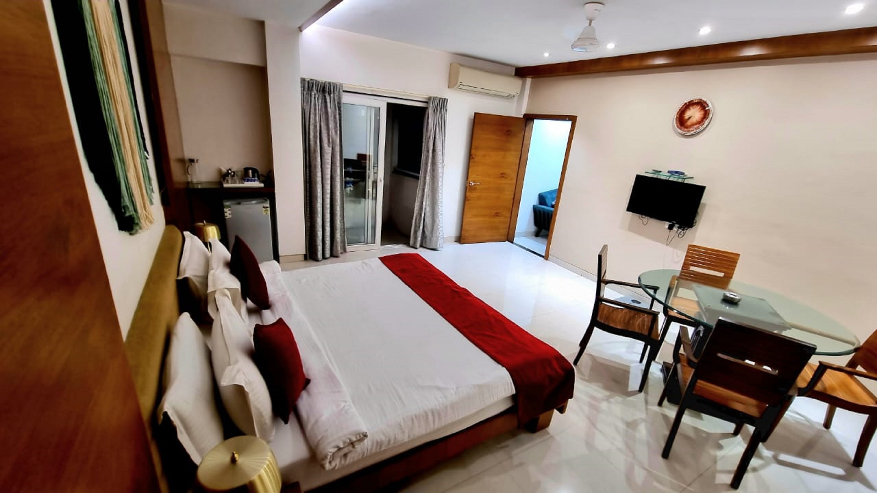 Hotel Raviraj 5