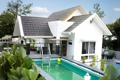 moonlight palace private pool villa, Vagamon